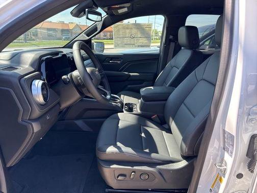Summit White 2024 Chevrolet Colorado LT