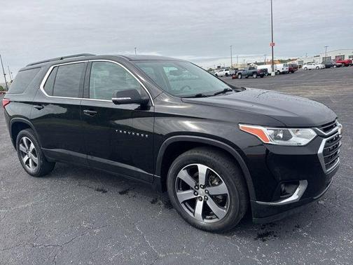 Mosaic Black Metallic 2021 Chevrolet Traverse LT Leather