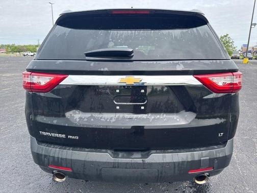 Mosaic Black Metallic 2021 Chevrolet Traverse LT Leather