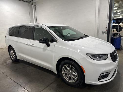 2025 Chrysler Pacifica L