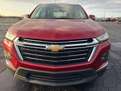 Radiant Red Tintcoat 2023 Chevrolet Traverse LT Cloth