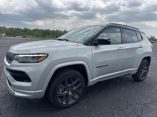 Silver Zynith Metallic Clearcoat 2024 Jeep Compass Limited