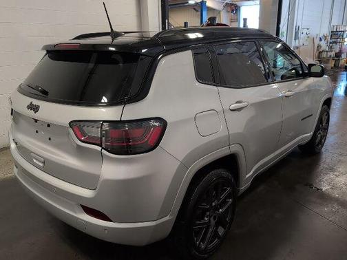 Silver Zynith Metallic Clearcoat 2024 Jeep Compass Limited