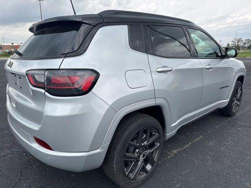 Silver Zynith Metallic Clearcoat 2024 Jeep Compass Limited