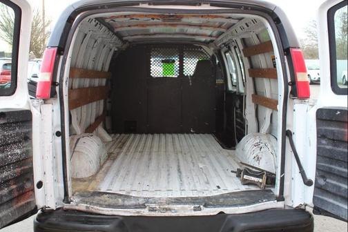 2004 GMC Savana 2500 Base