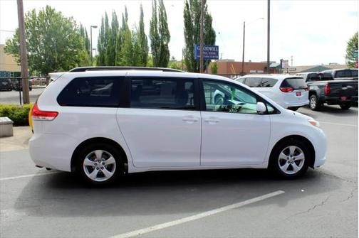 2014 Toyota Sienna LE