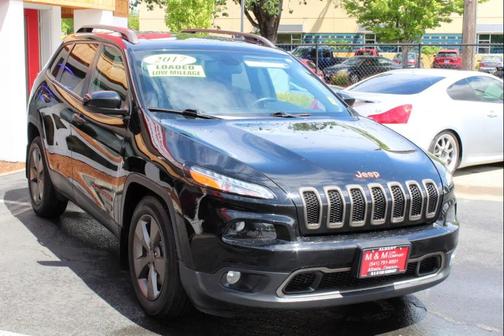 Diamond Black Crystal Pearlcoat 2017 Jeep Cherokee 75th Anniversary Edition FWD