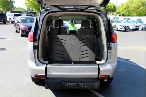 2018 Chrysler Pacifica Hybrid Touring L