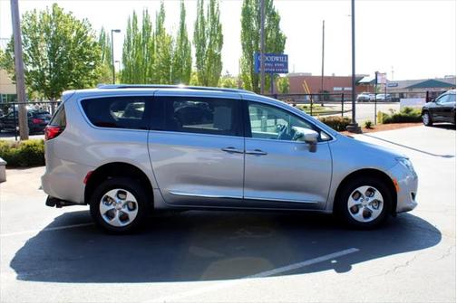2018 Chrysler Pacifica Hybrid Touring L