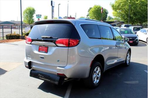 2018 Chrysler Pacifica Hybrid Touring L