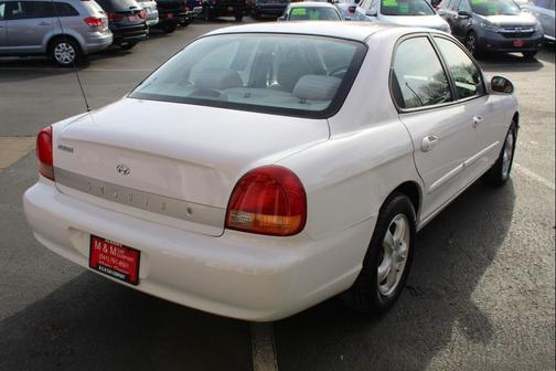 2000 Hyundai SONATA Base