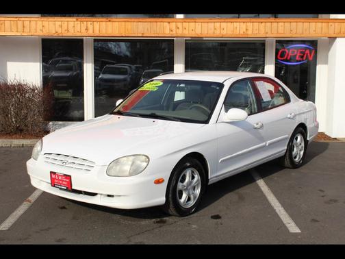 2000 Hyundai SONATA Base