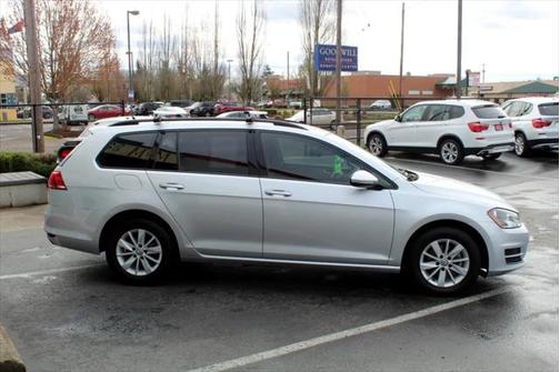 2017 Volkswagen Golf SportWagen TSI SE
