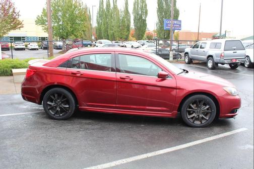 2013 Chrysler 200 Limited