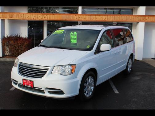 2016 Chrysler Town & Country LX