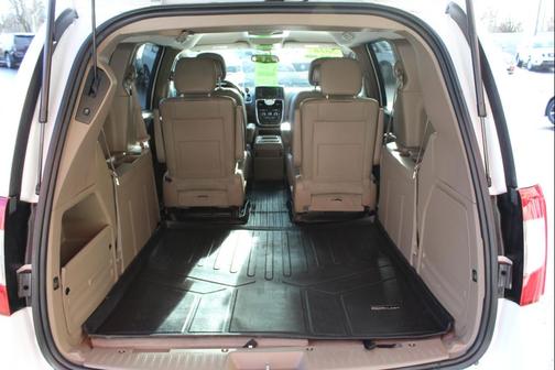 2016 Chrysler Town & Country LX