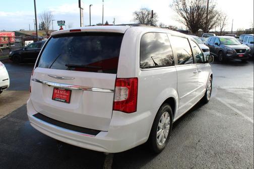 2016 Chrysler Town & Country LX