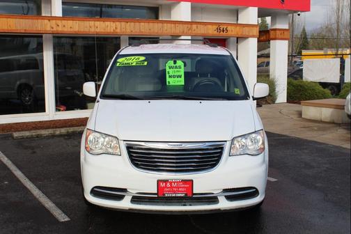 2016 Chrysler Town & Country LX