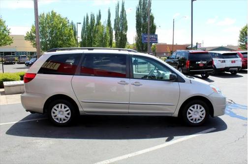 2004 Toyota Sienna LE