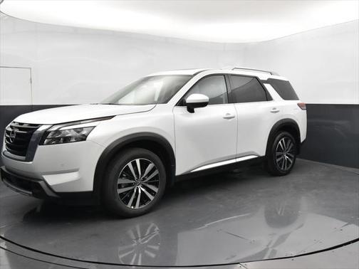 2025 Nissan Pathfinder Platinum FWD