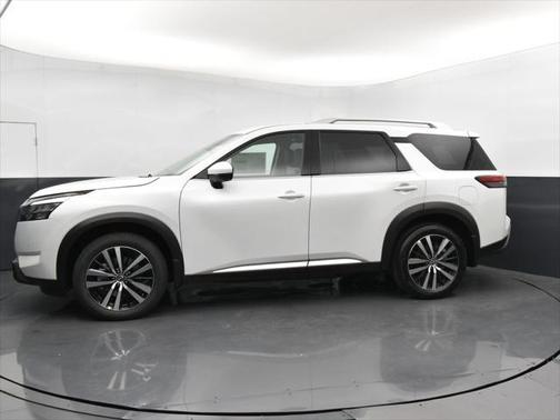 2025 Nissan Pathfinder Platinum FWD