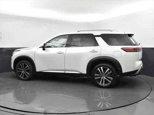 2025 Nissan Pathfinder Platinum FWD