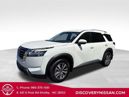 White 2024 Nissan Pathfinder SL