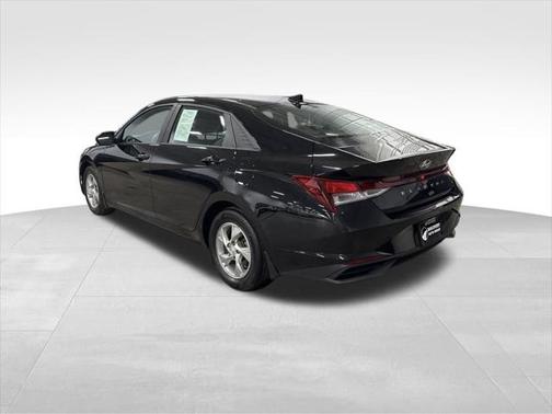 2022 Hyundai ELANTRA SE