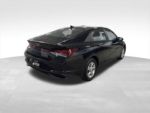 2022 Hyundai ELANTRA SE