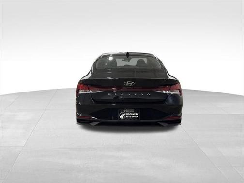 2022 Hyundai ELANTRA SE