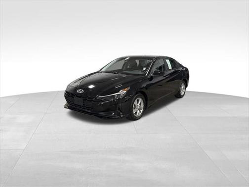2022 Hyundai ELANTRA SE
