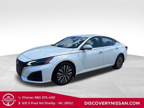 White 2024 Nissan Altima 2.5 SV