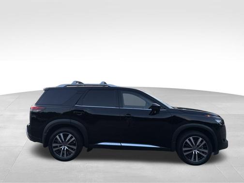 2025 Nissan Pathfinder Platinum FWD