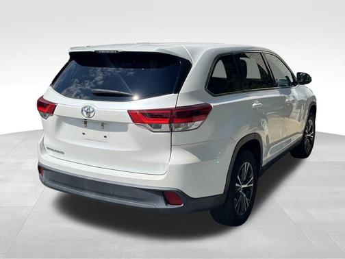 2019 Toyota Highlander LE I4