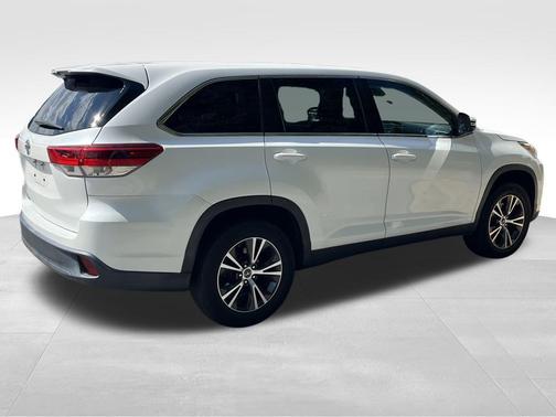 2019 Toyota Highlander LE I4