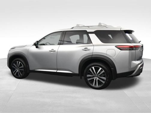 2025 Nissan Pathfinder Platinum FWD