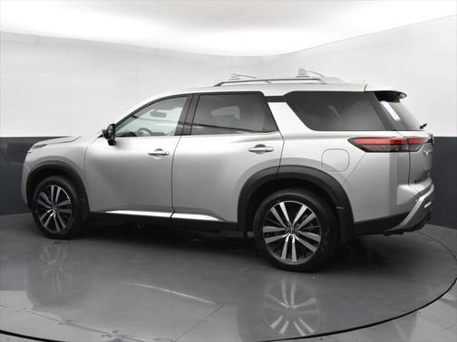 2025 Nissan Pathfinder Platinum FWD