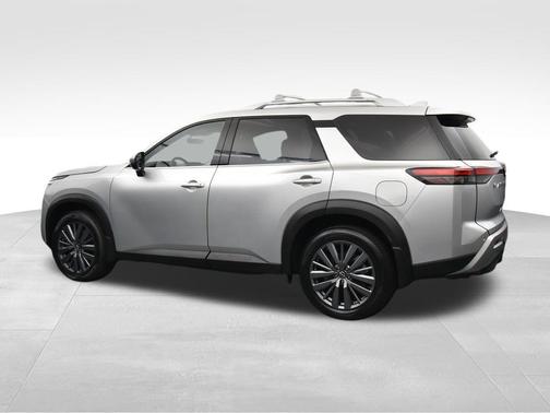 2025 Nissan Pathfinder SL FWD
