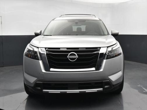 2025 Nissan Pathfinder SL FWD
