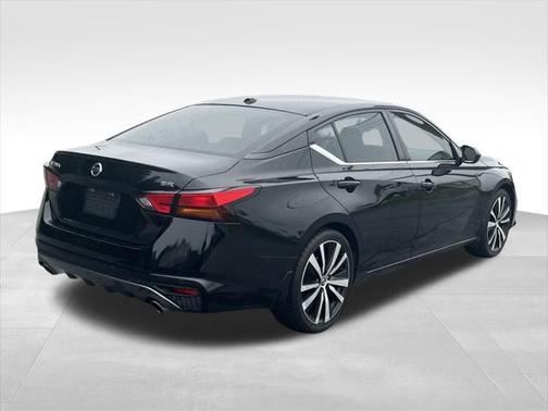 2021 Nissan Altima SR FWD