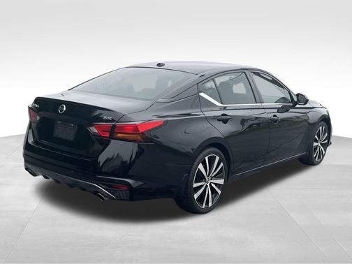 2021 Nissan Altima SR FWD