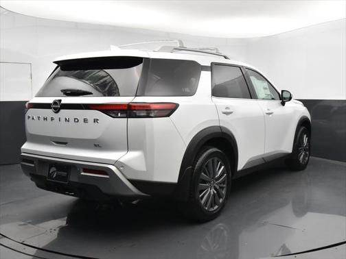 2025 Nissan Pathfinder SL FWD