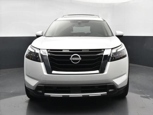 2025 Nissan Pathfinder SL FWD
