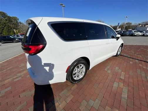 2023 Chrysler Pacifica Touring