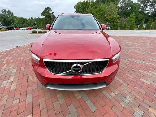 2021 Volvo XC40 T5 Momentum