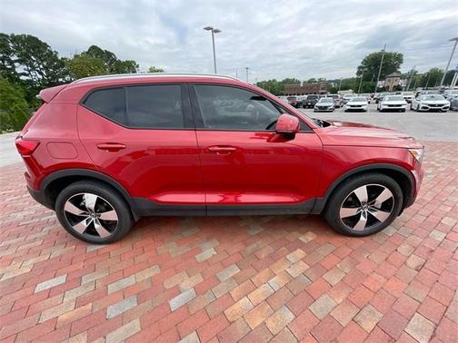 2021 Volvo XC40 T5 Momentum