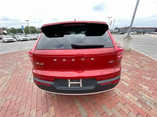 2021 Volvo XC40 T5 Momentum