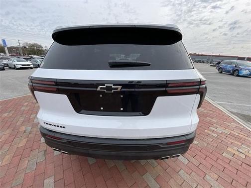 2024 Chevrolet Traverse LS