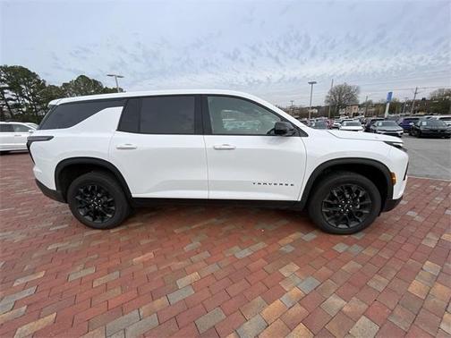 2024 Chevrolet Traverse LS