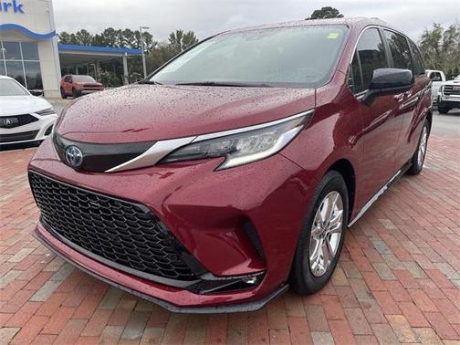 2022 Toyota Sienna XSE 7 Passenger